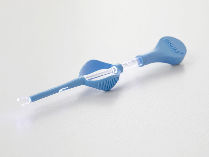 PINCETE AR LĒCU UN LED APGAISMOJUMU N10