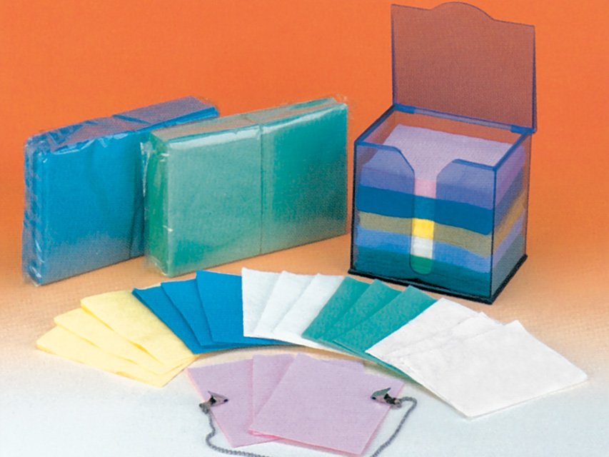 KASTĪTE-DISPENSERIS PLASTIKĀTA STOMATOLOĢISKĀM PACIENTU SALVETĒM