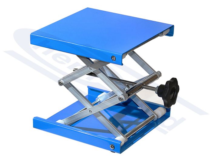 LABORATORIJAS DOMKRATS NO NERŪSĒJOŠĀ TĒRAUDA, AR PLASTMASAS PLATFORMU